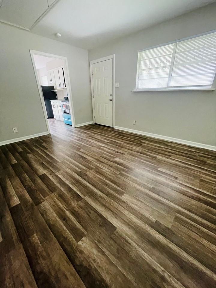 306 N Jackson Street - Photo 6 of 16