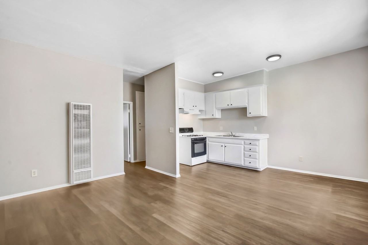 Sandra's Apartments - Photo 5 of 24