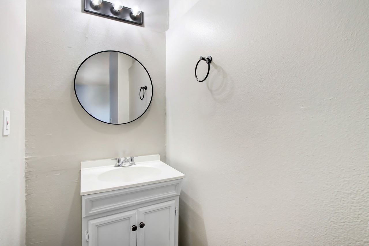 Sandra's Apartments - Photo 6 of 24