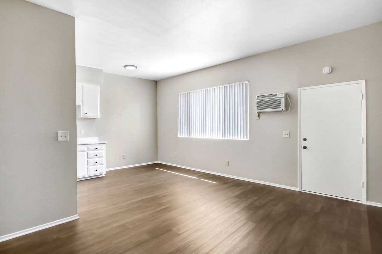 Sandra's Apartments - Photo 7 of 24