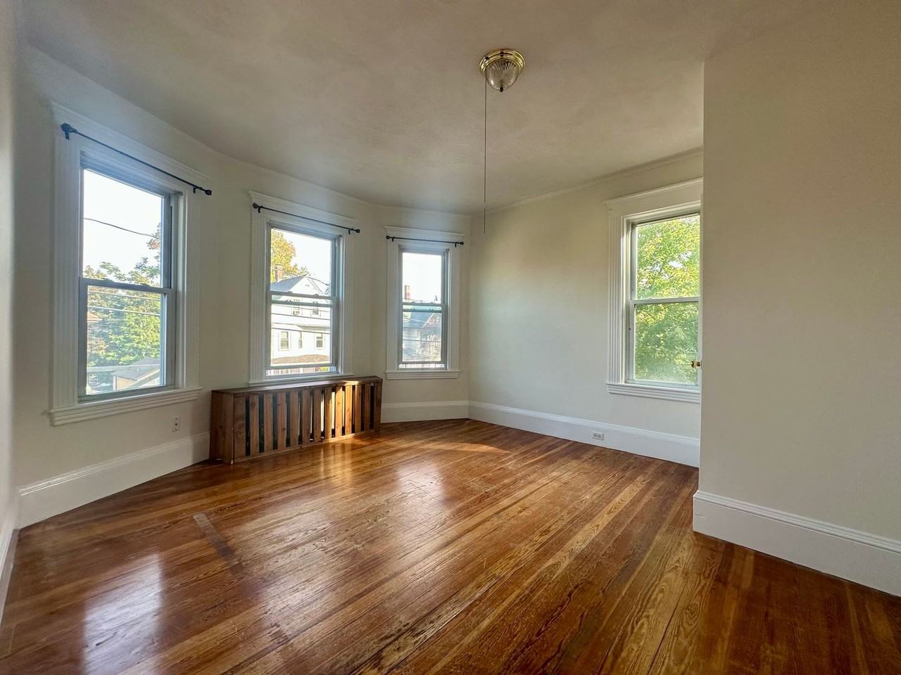 80 Fairbanks St - Photo 4 of 18