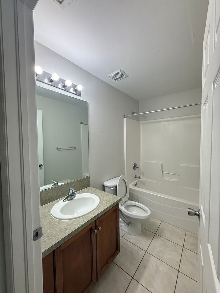 872 Eisenhower Boulevard - Photo 5 of 15