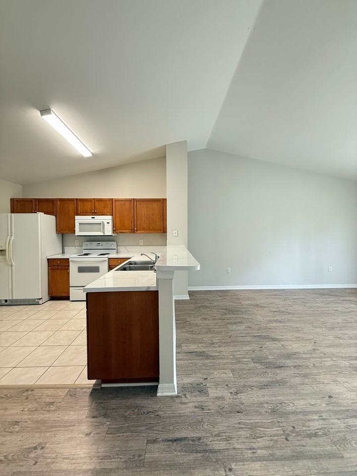 872 Eisenhower Boulevard - Photo 7 of 15