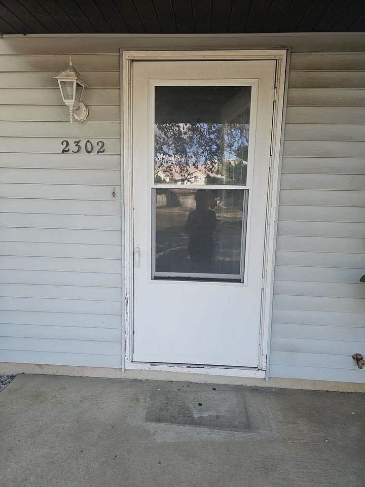 2302 Carnation Dr - Photo 2 of 18