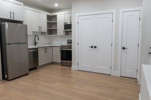 featured image of 119 Colonial Cres #2