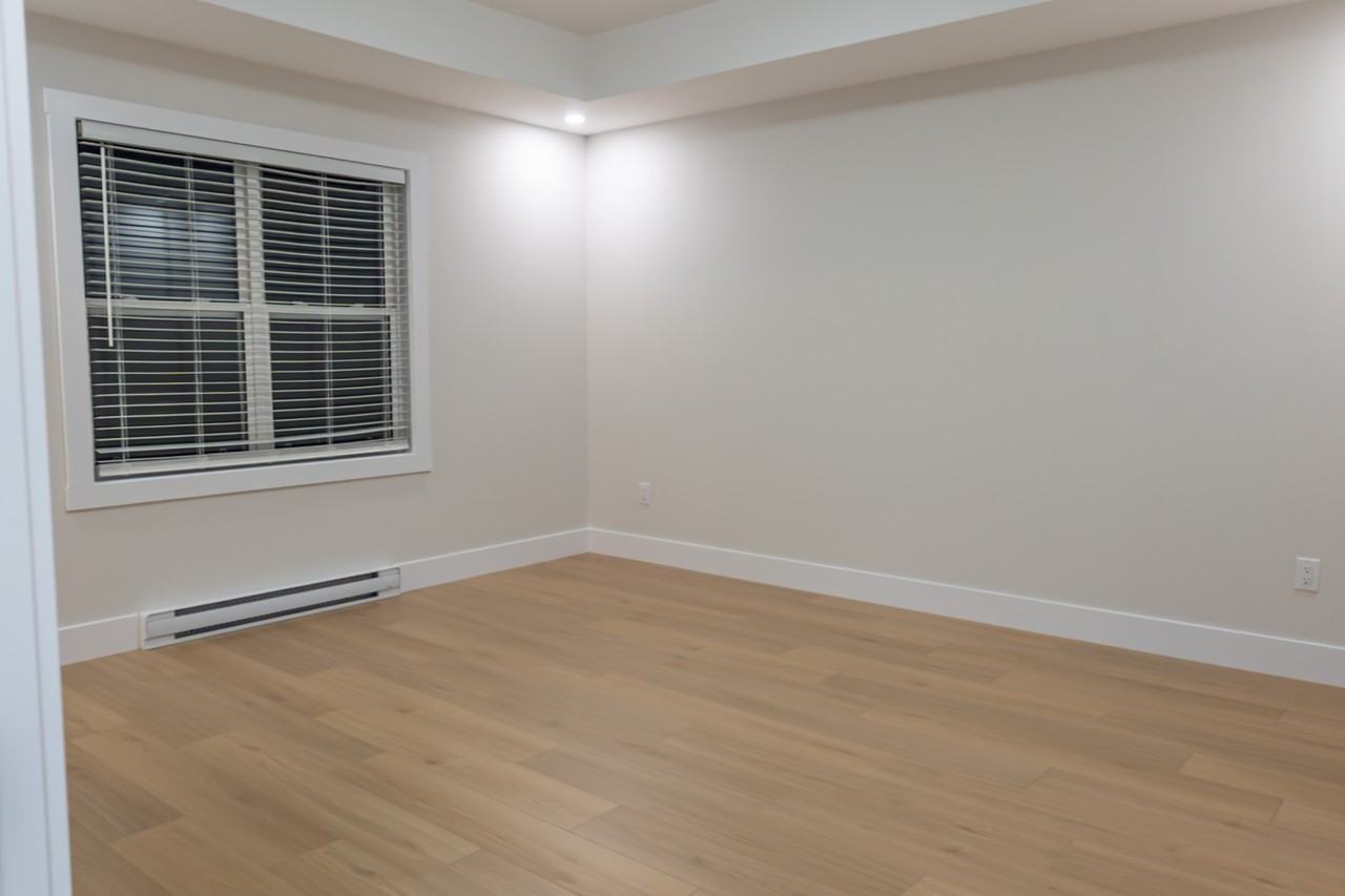 123 Colonial Crescent #1 - Photo 4 of 9