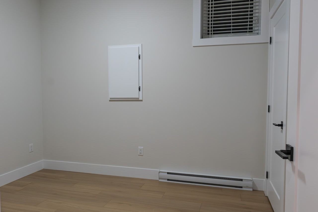 171 Colonial Crescent #2 - Photo 2 of 9