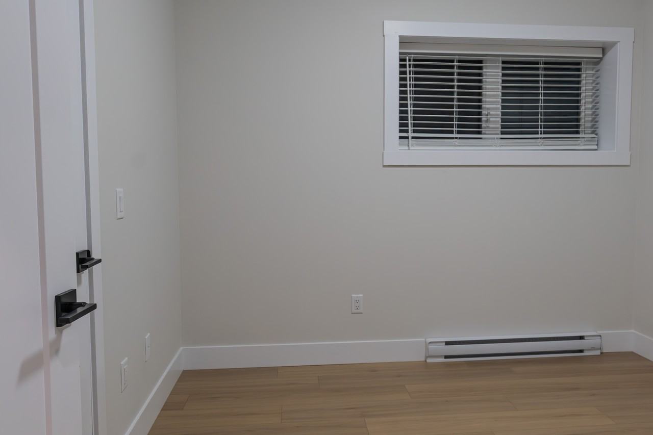 171 Colonial Crescent #2 - Photo 3 of 9