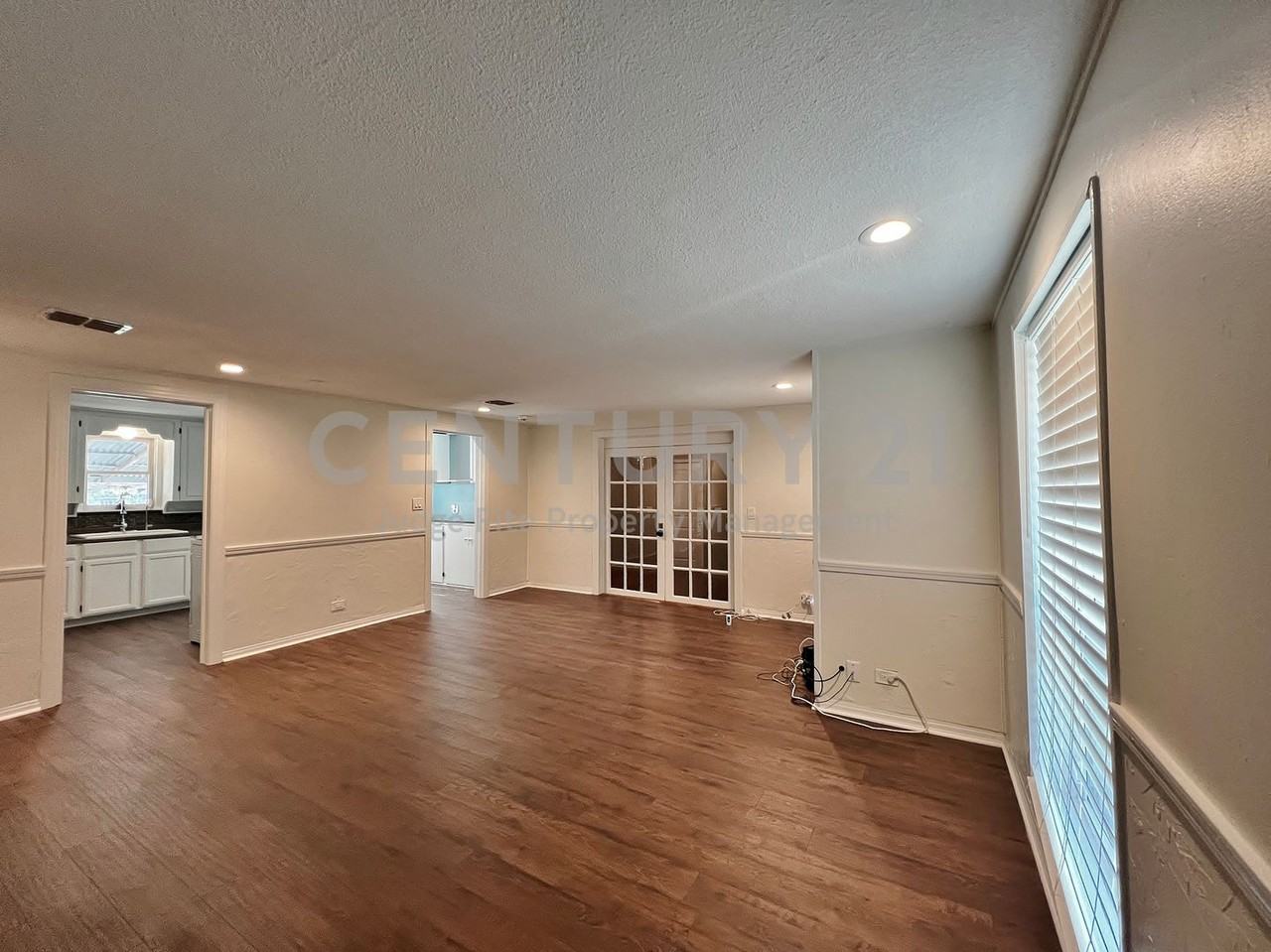 713 Spring St - Photo 2 of 19