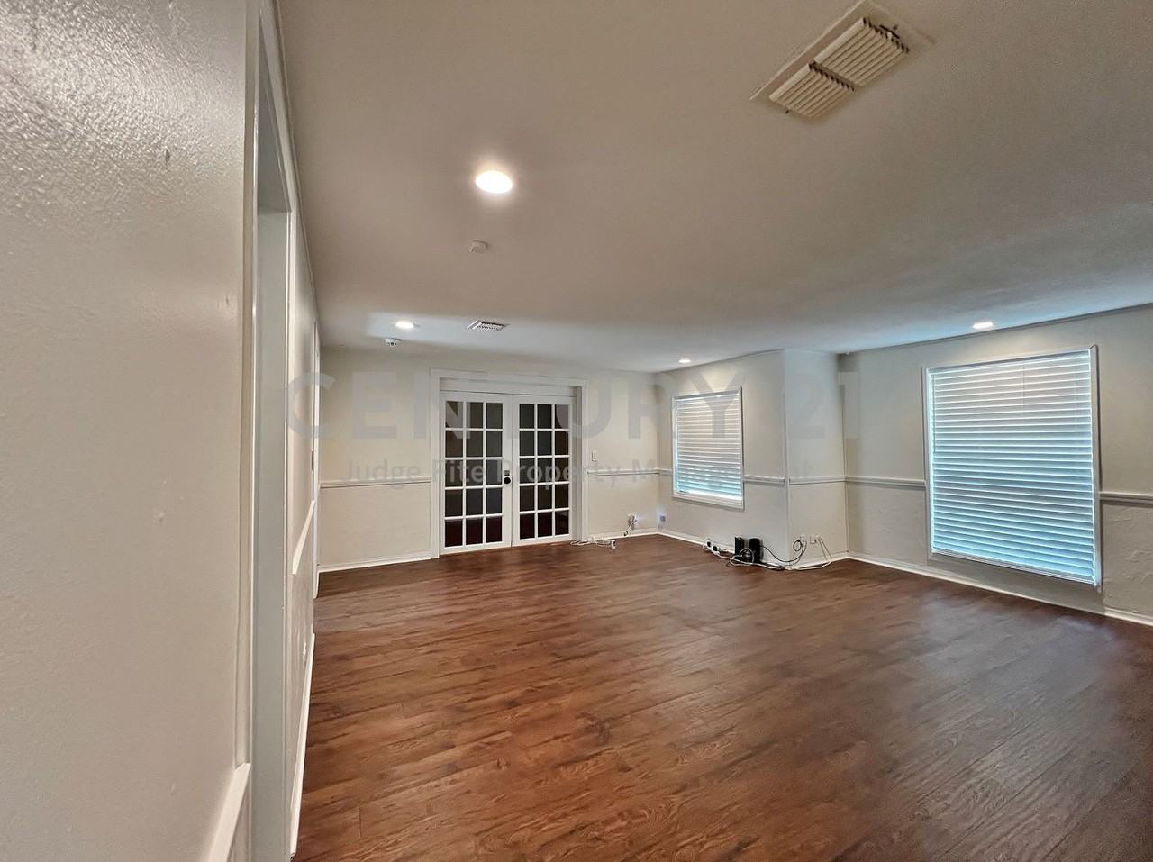 713 Spring St - Photo 3 of 19