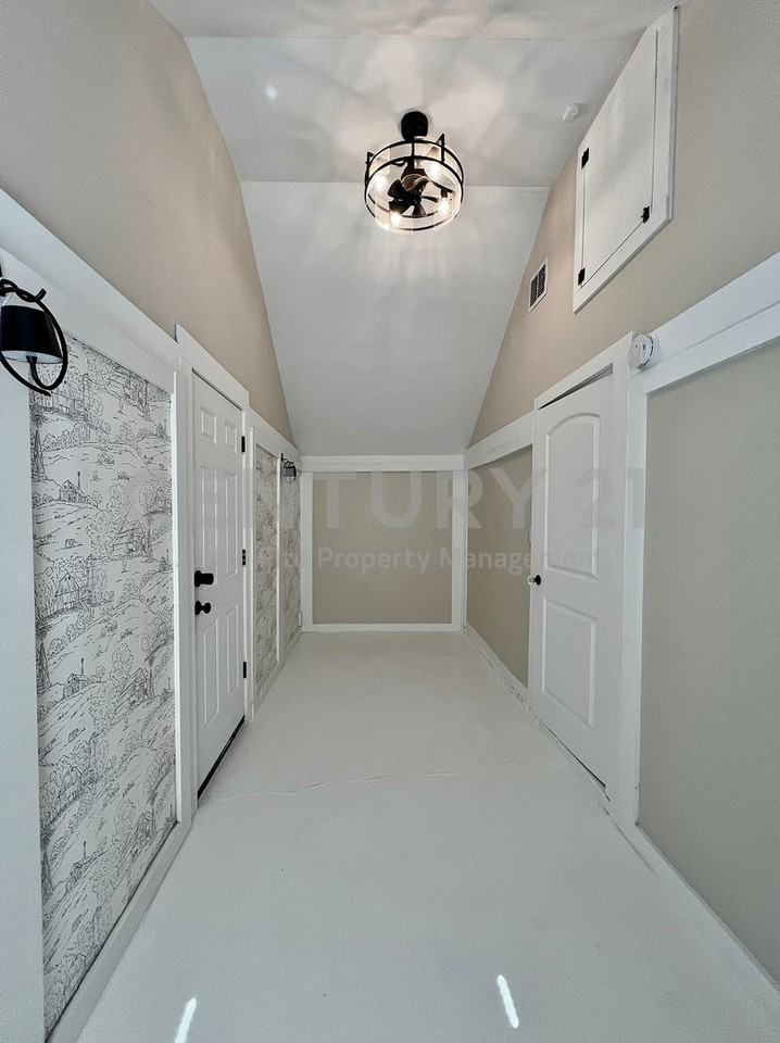713 Spring St - Photo 7 of 19