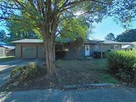 featured image of 3435 Ne Canterbury Cir