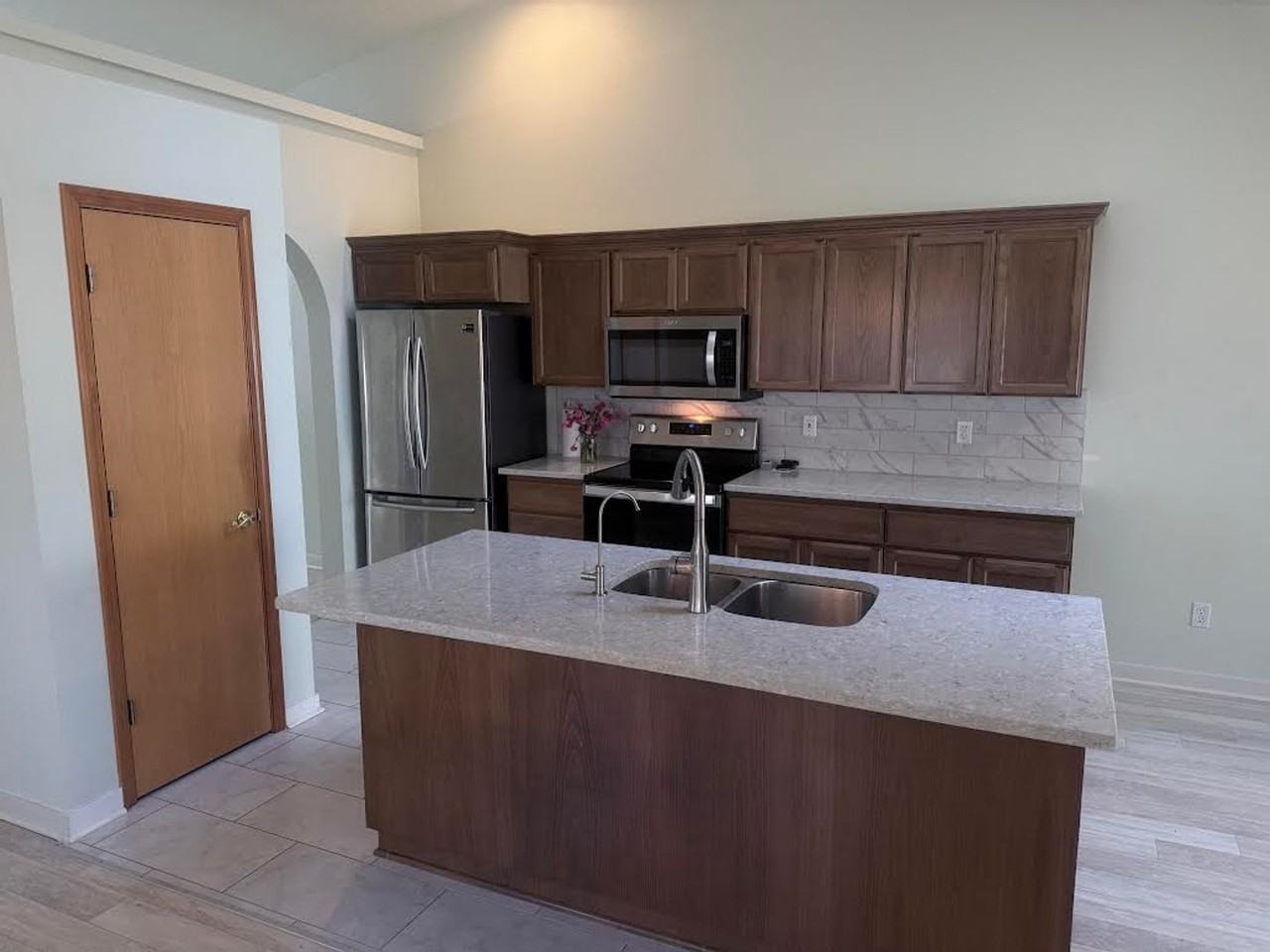 16827 Southwest Shelby Court - Photo 3 of 40