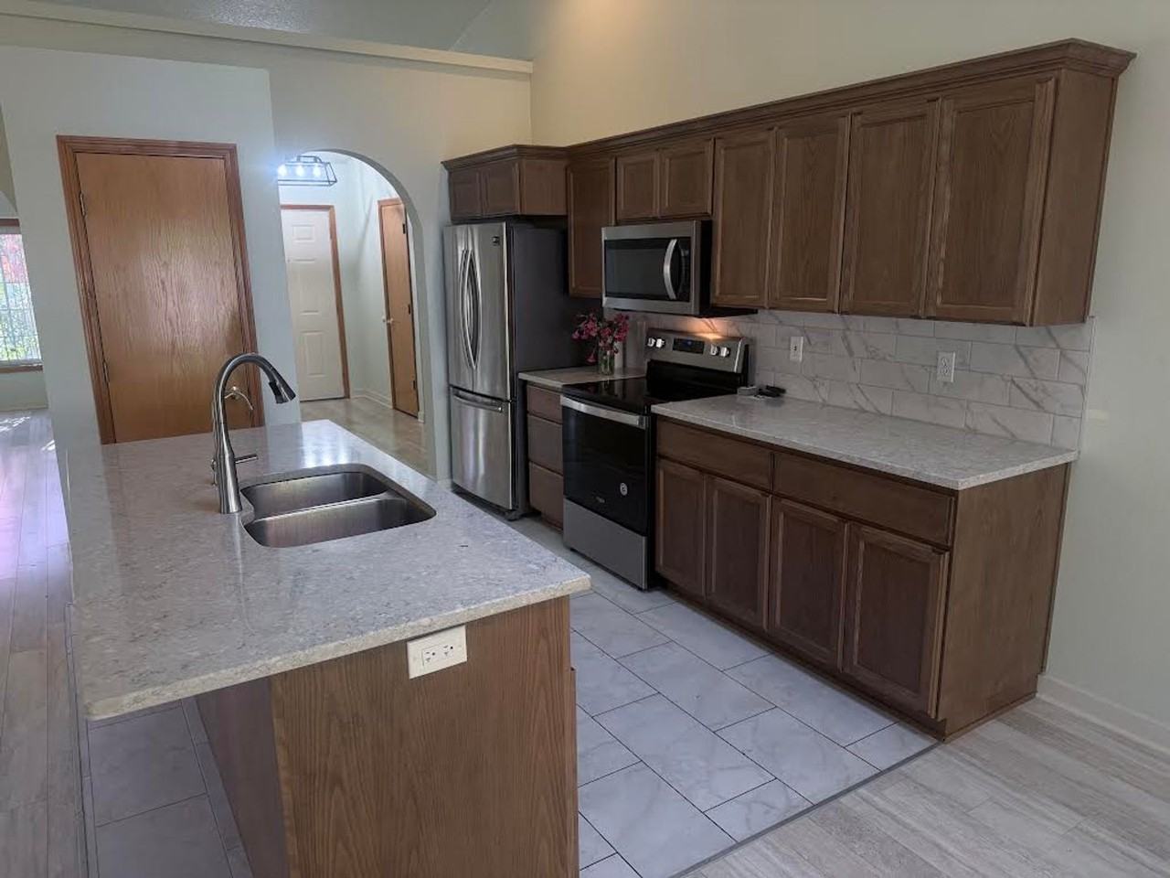 16827 Southwest Shelby Court - Photo 4 of 40