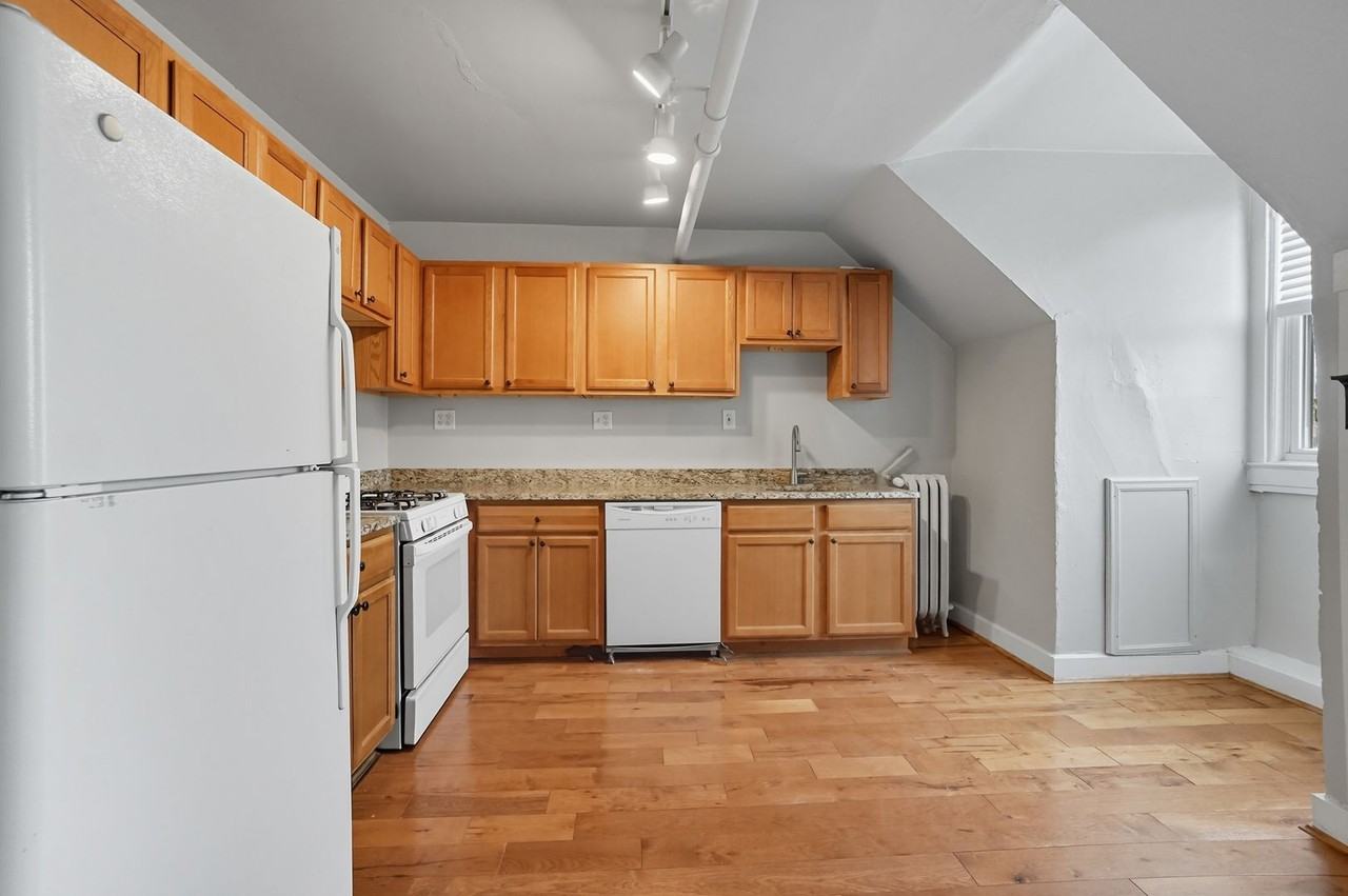 The Herford Apts - Photo 7 of 50