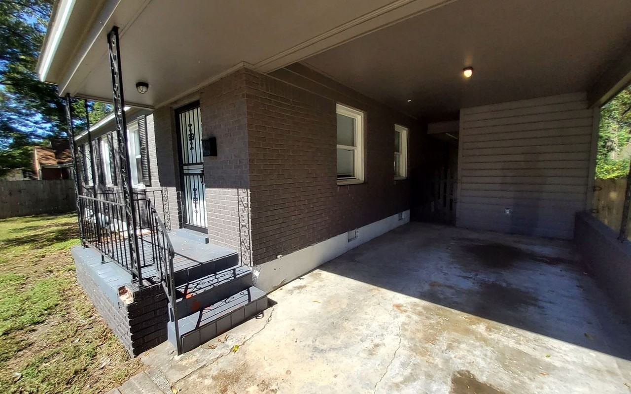3994 Oak Cliff Rd - Photo 2 of 10