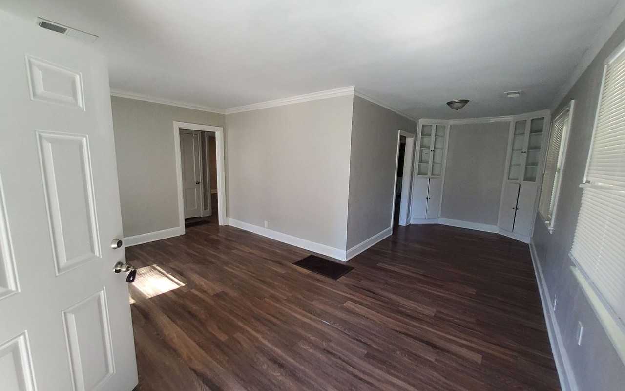 3994 Oak Cliff Rd - Photo 4 of 10