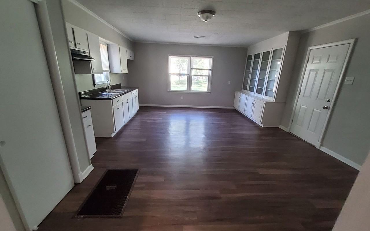 3994 Oak Cliff Rd - Photo 6 of 10