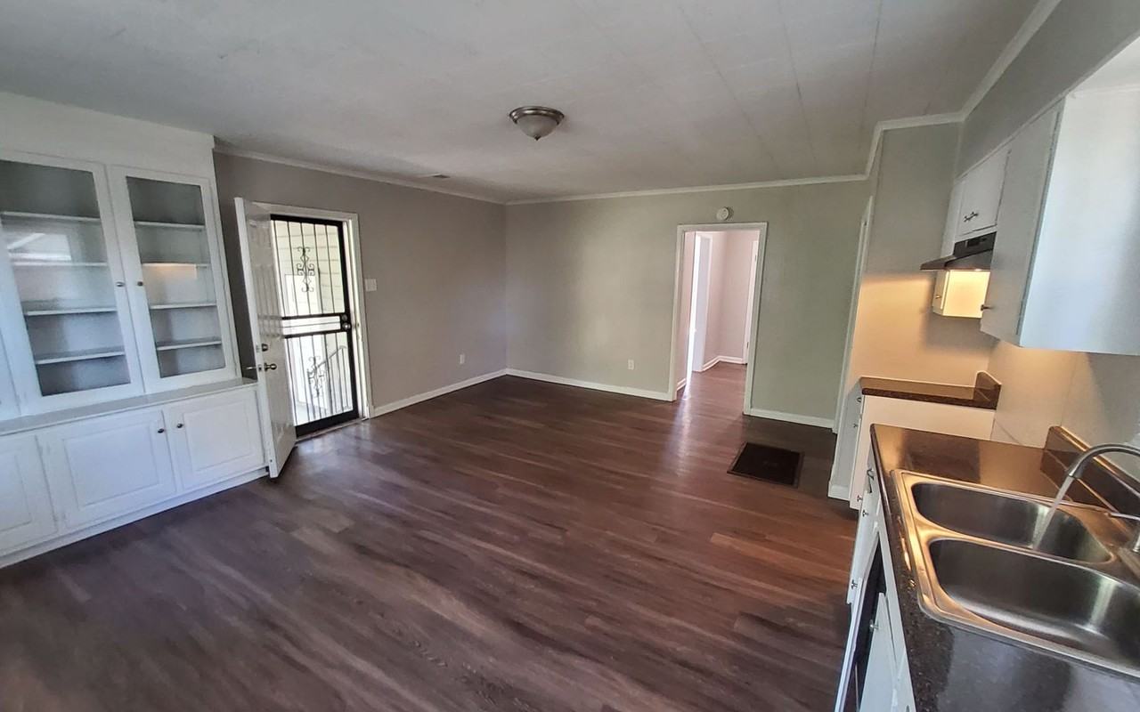 3994 Oak Cliff Rd - Photo 7 of 10