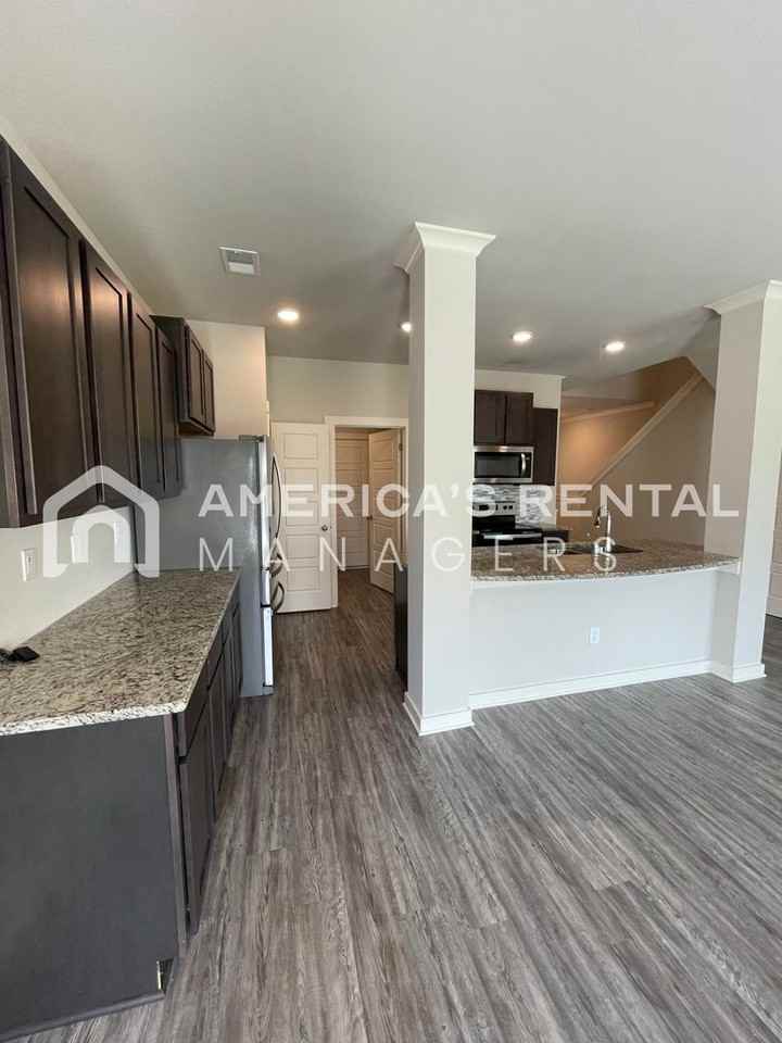 5714 Cheshire Cove Cir - Photo 6 of 38