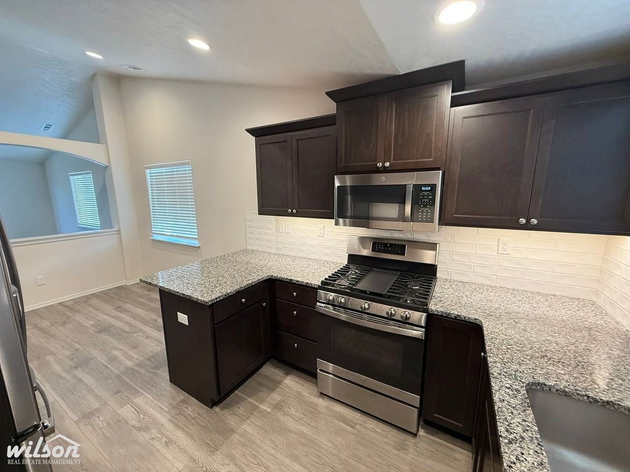 2004 S 62nd Ave - Photo 3 of 18