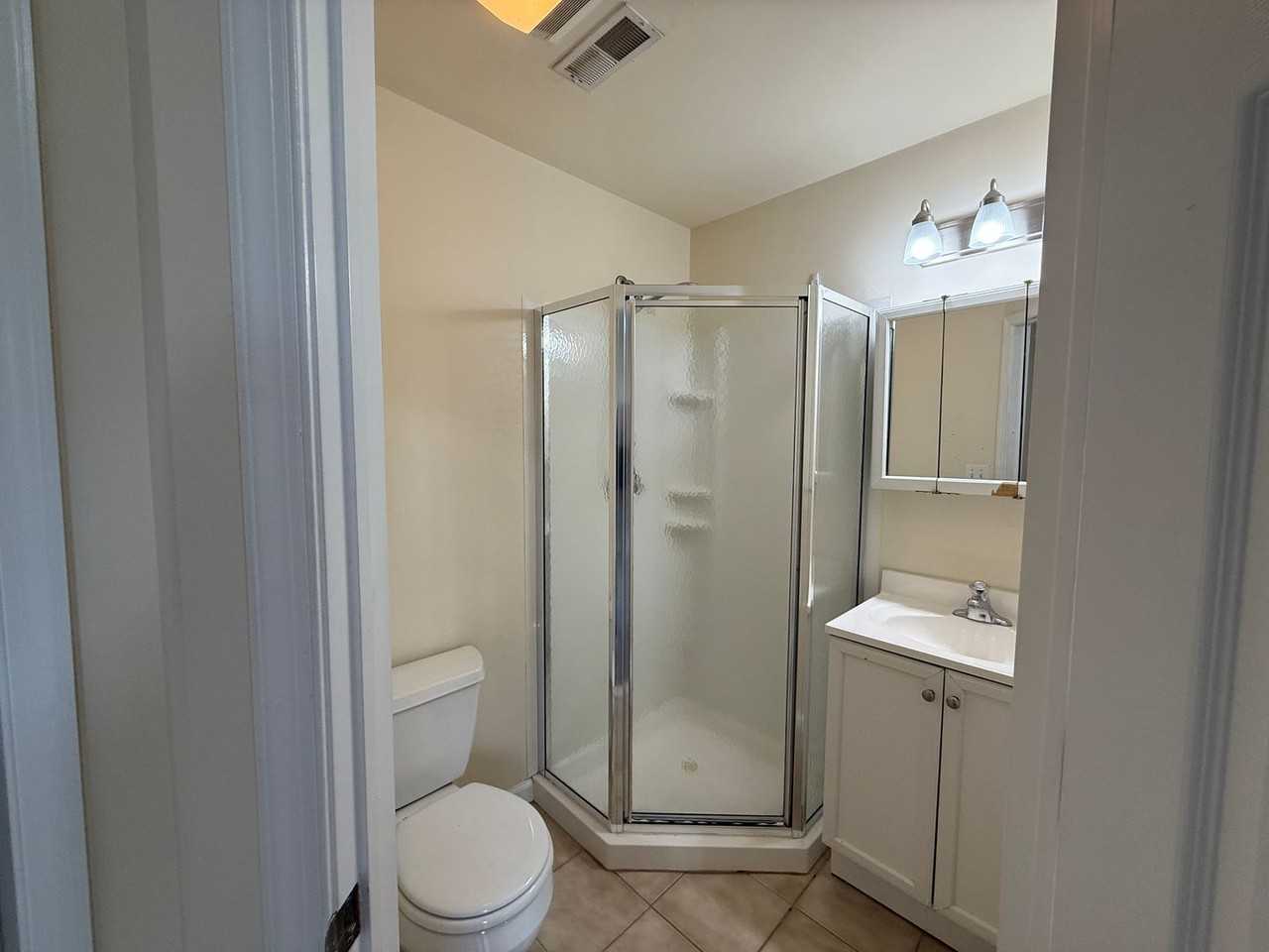 Modern New Luxury Temple Apartments - Photo 4 of 33