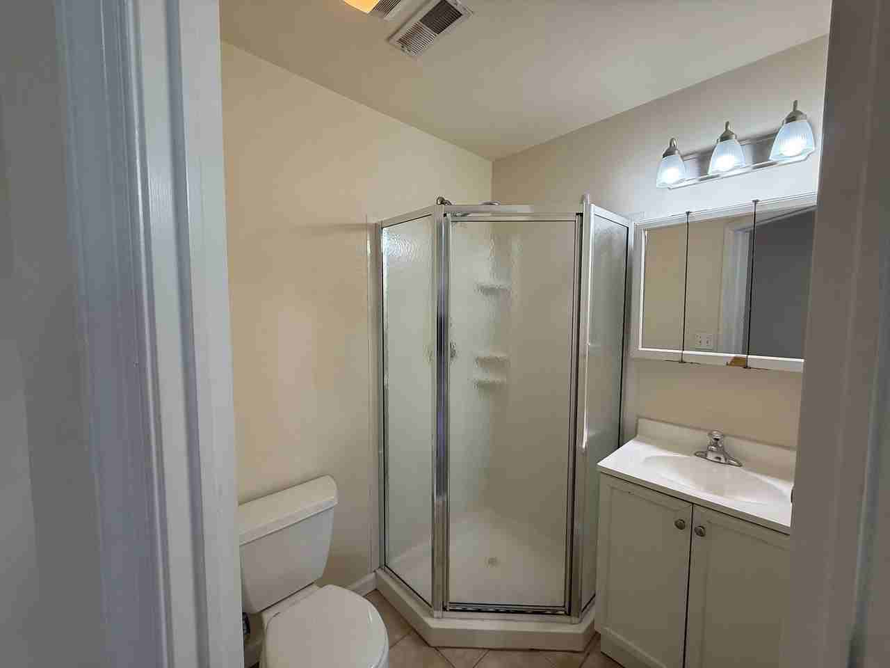 Modern New Luxury Temple Apartments - Photo 5 of 33