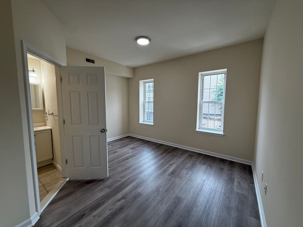 Modern New Luxury Temple Apartments - Photo 6 of 33