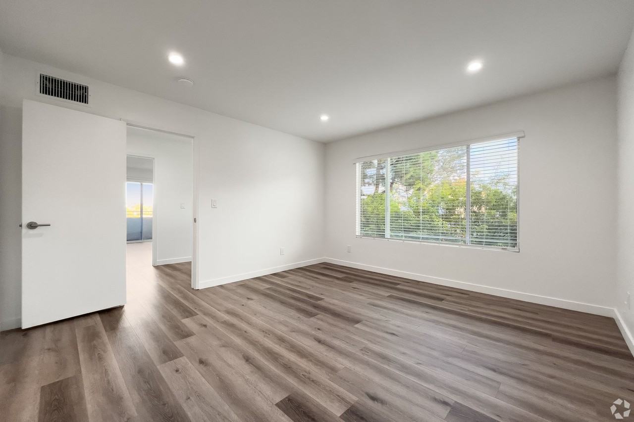 4th Avenue Apartments - Photo 4 of 9