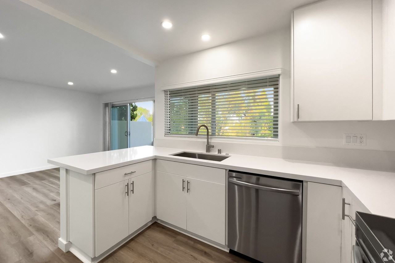 4th Avenue Apartments - Photo 5 of 9