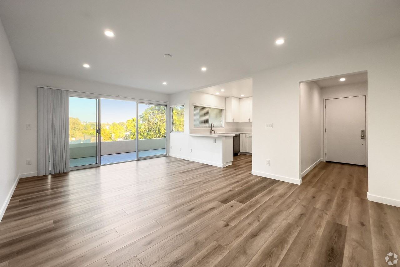 4th Avenue Apartments - Photo 7 of 9