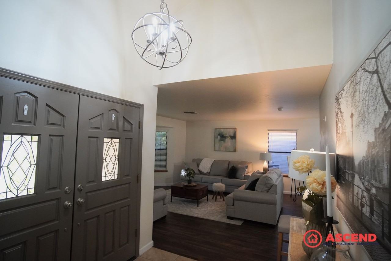 7504 Feather River Dr - Photo 4 of 38