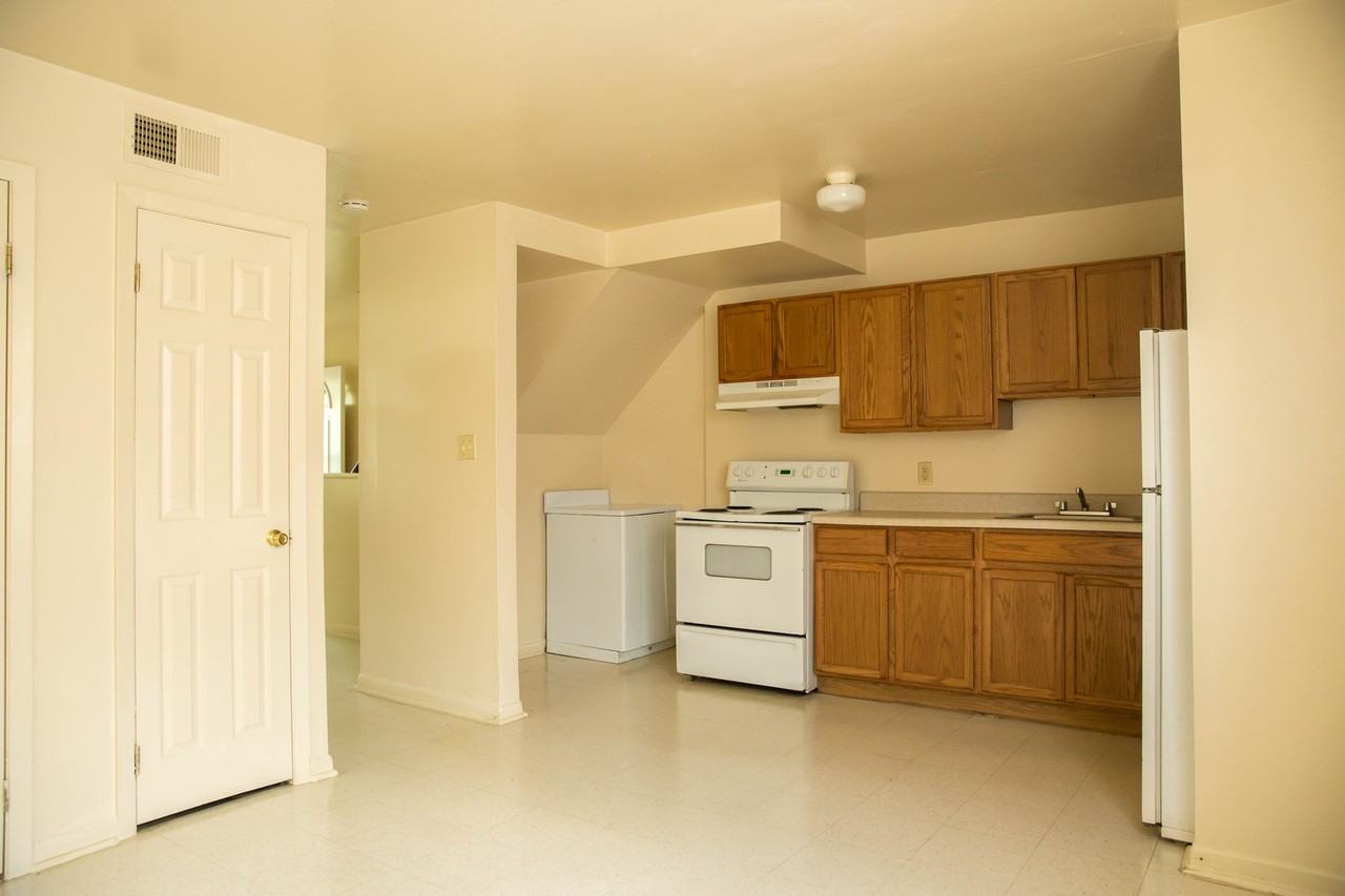 Cumberland Courts - Photo 3 of 20