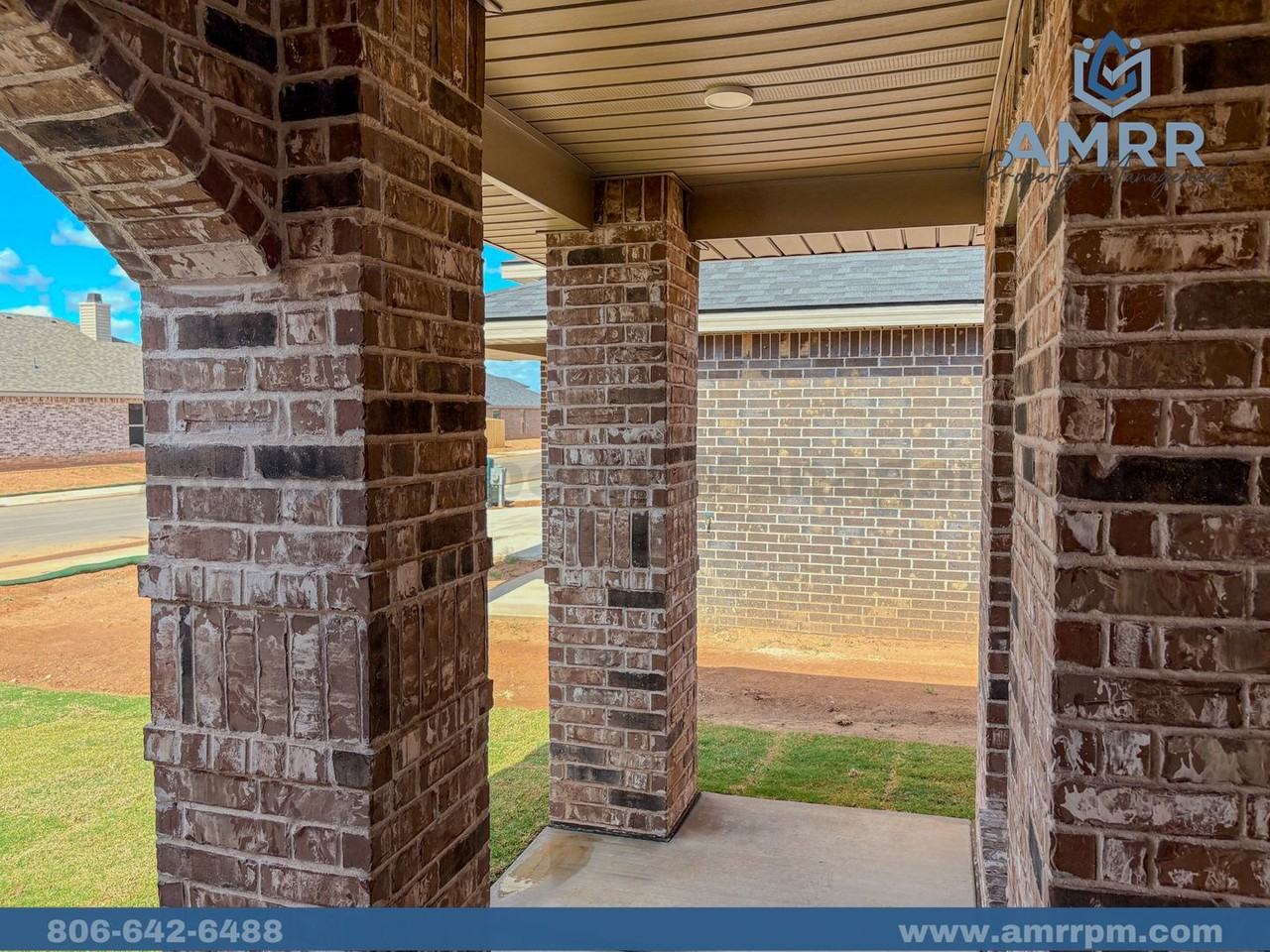 2402 Abbeville Ave - Photo 3 of 28