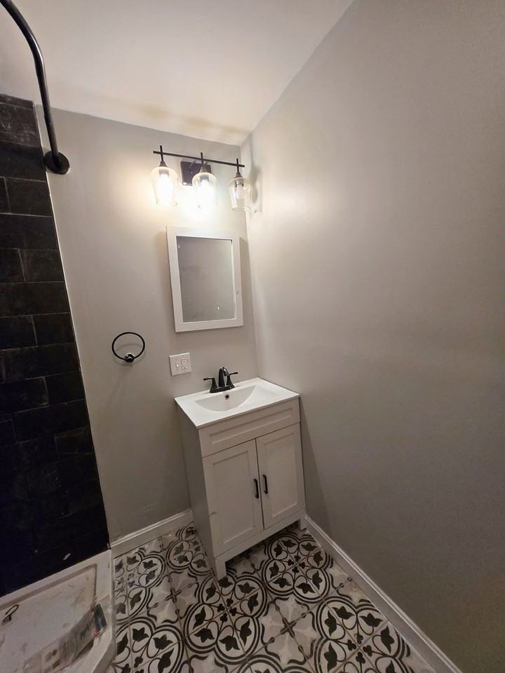 457 Admiral Street - Photo 5 of 34