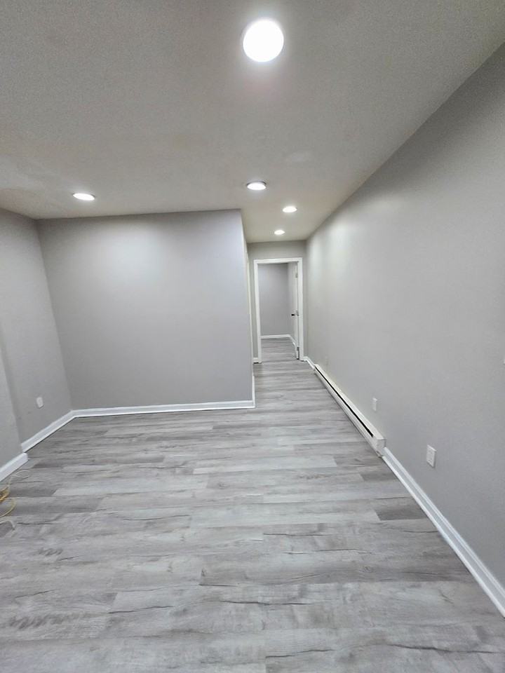 457 Admiral Street - Photo 6 of 34