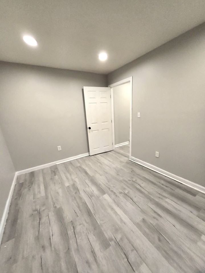 457 Admiral Street - Photo 7 of 34