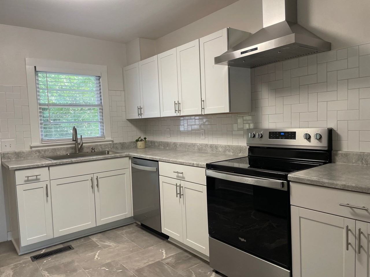 127 W Drake Ave - Photo 2 of 10