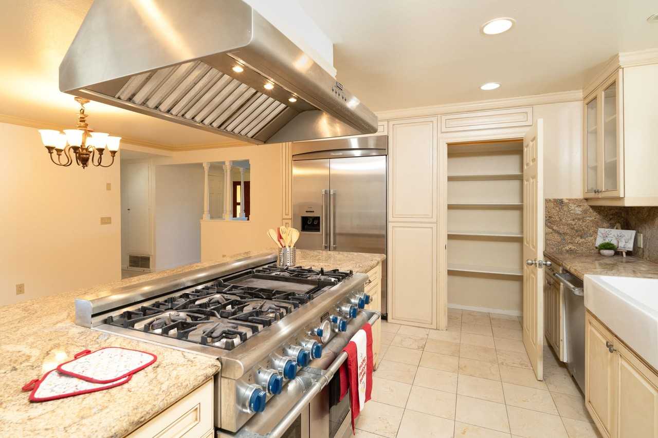 2433 Ablano Ave - Photo 7 of 31