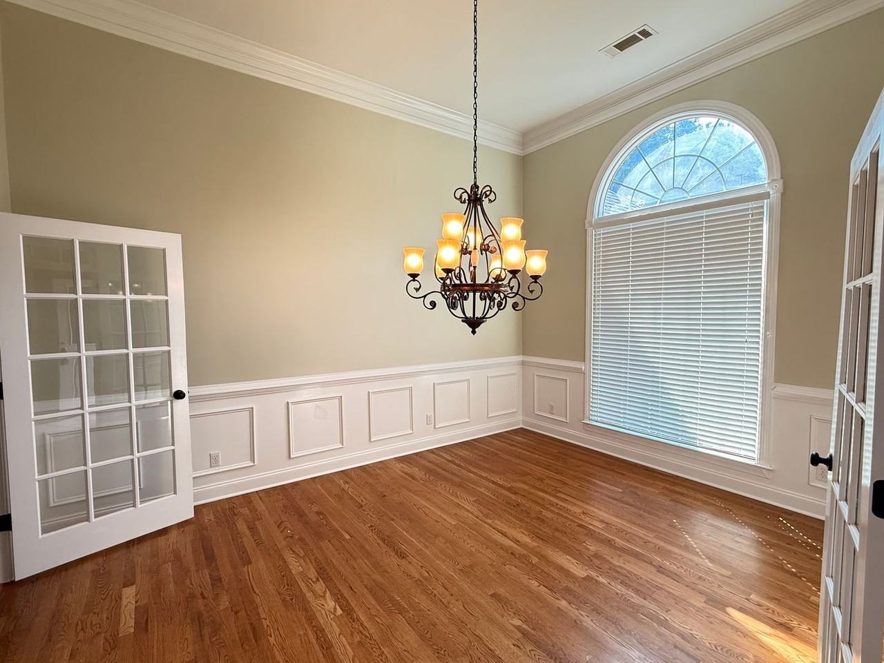 129 129 OakWalk - Photo 3 of 38