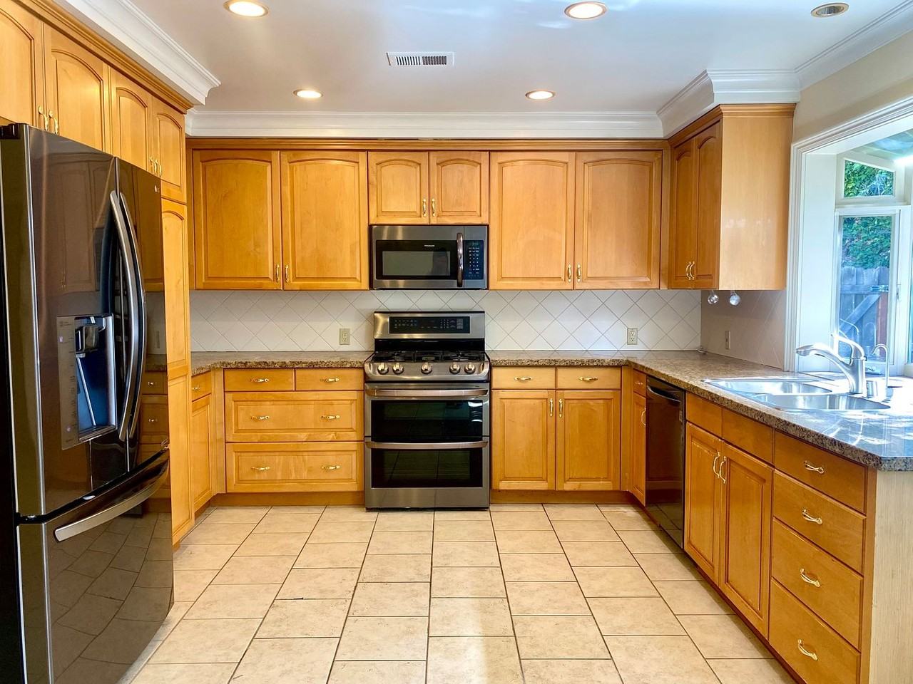 2833 Cedar Wood Pl - Photo 4 of 26