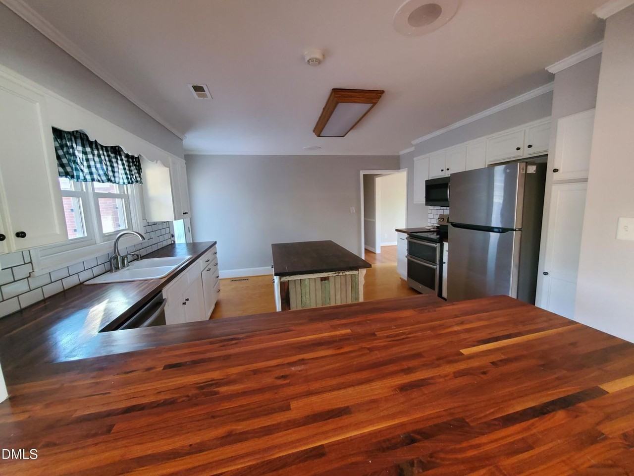 525 W Dolphin St - Photo 2 of 27