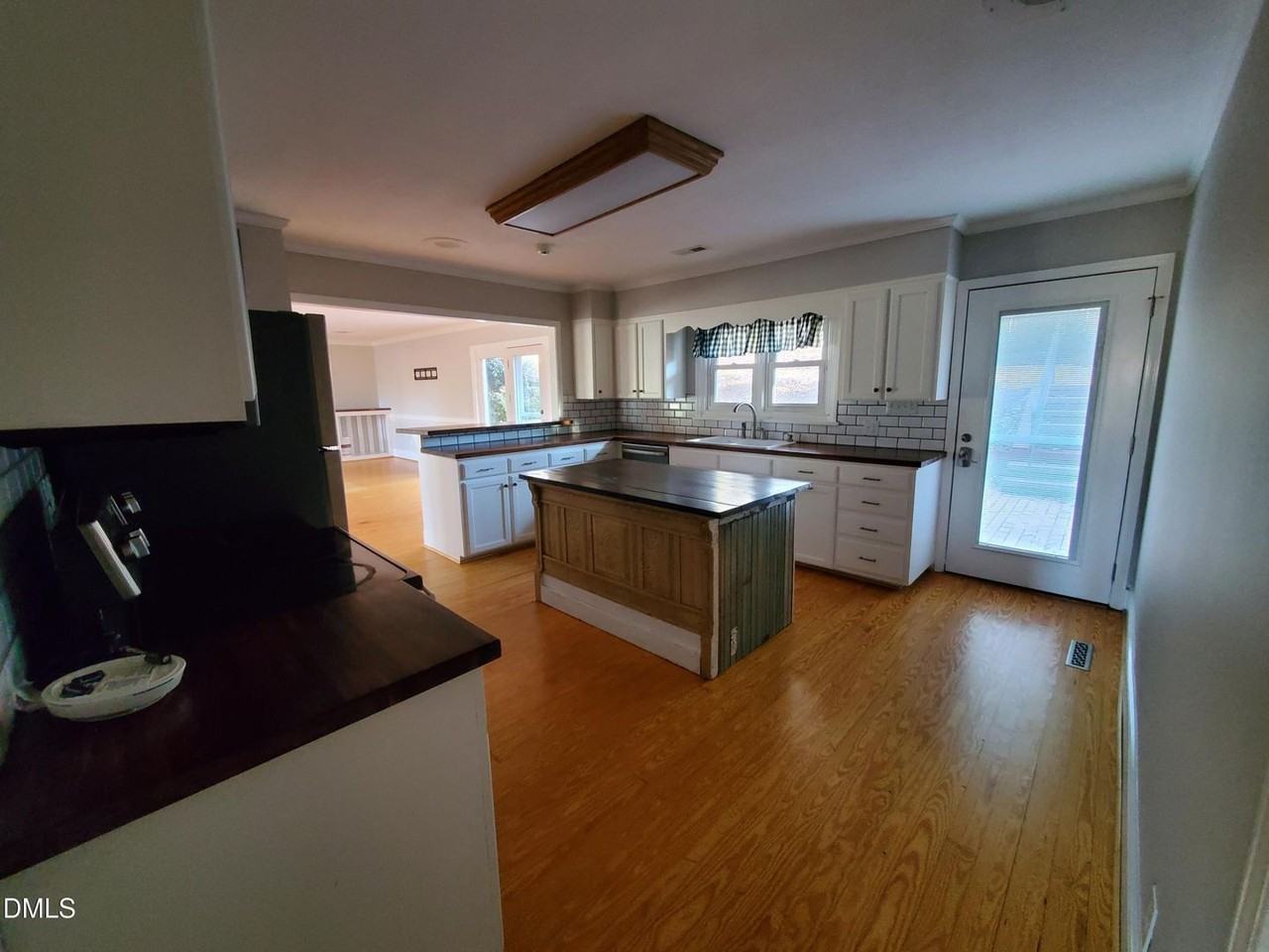 525 W Dolphin St - Photo 3 of 27