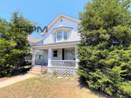 featured image of 208 W 10th Ave