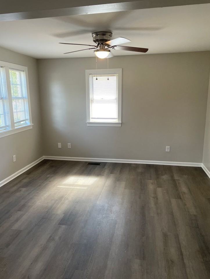 1504 Emerald St - Photo 3 of 8