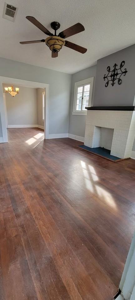 327 Wilkinson St - Photo 4 of 15