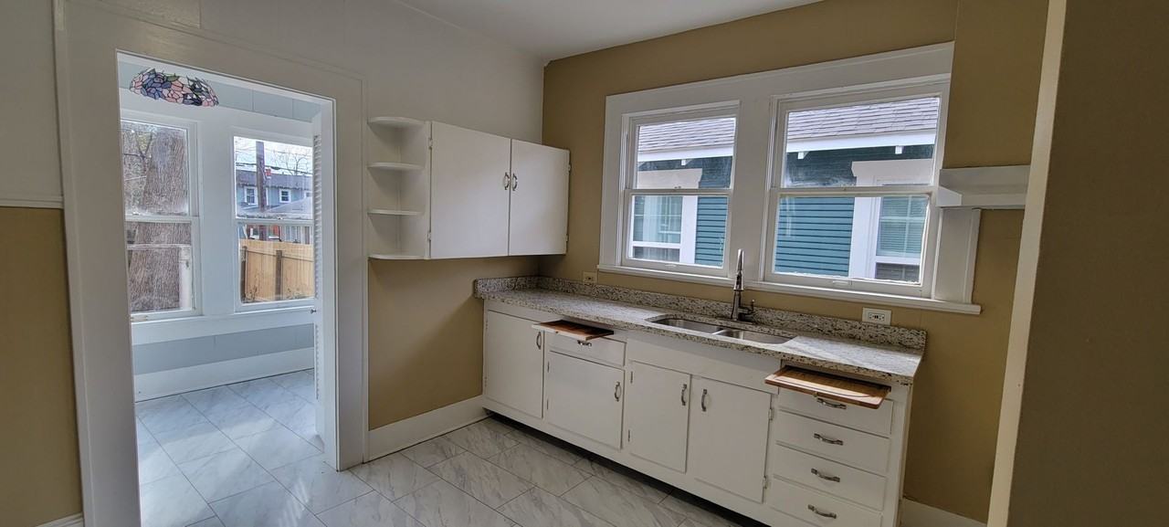 327 Wilkinson St - Photo 6 of 15