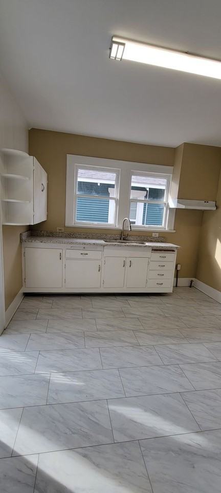 327 Wilkinson St - Photo 7 of 15