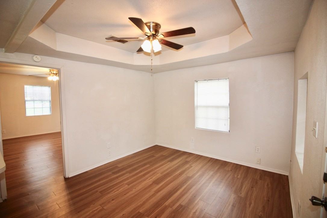 507 Edna St - Photo 4 of 10