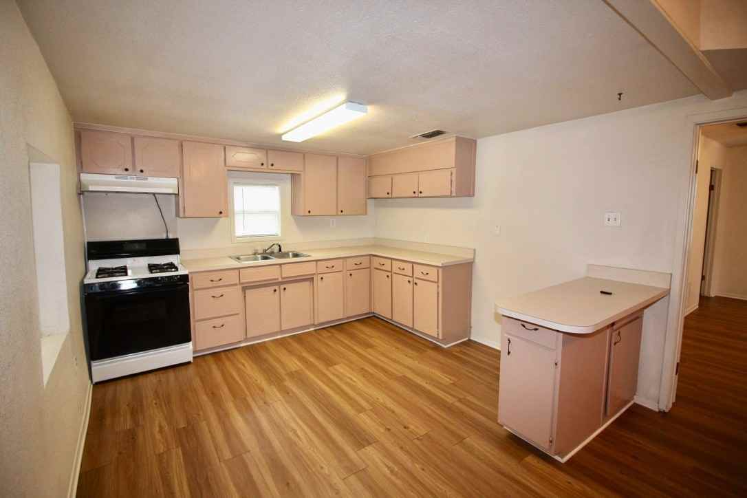 507 Edna St - Photo 5 of 10